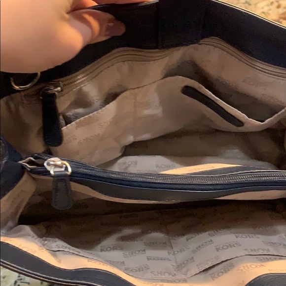 PRICE DROP! Michael Kors leather purse - Picture 6 of 8